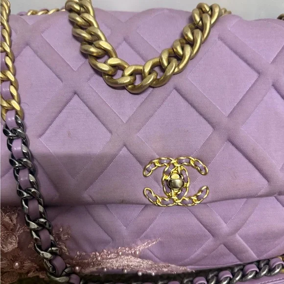 Chanel 19 fabric Lavender Quilted Shoulder Bag with Gold Chain - Picture 2 of 16